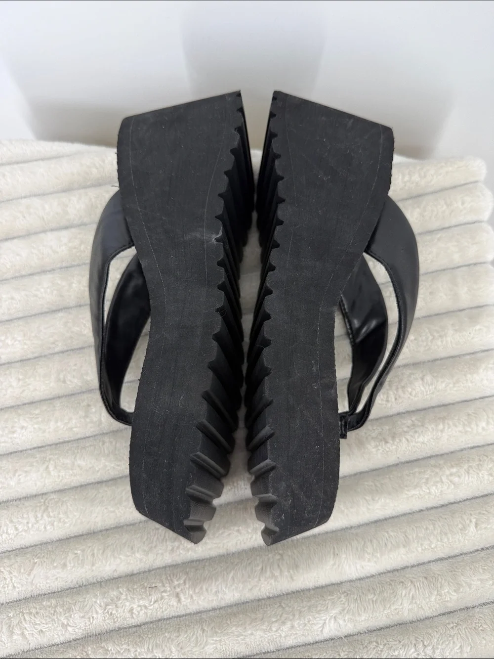 H&M Wedge Black Platform Faux Leather Thong Flip Flops size 10